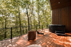 Tina de hidromasaje al aire libre