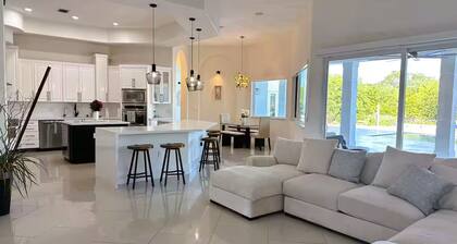 Welcome to Casa Hibiscus, your private tropical escape in Miami! 4-bd, 4-baths