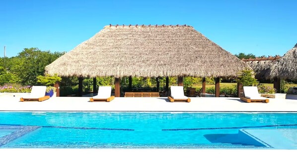 Piscina all'aperto, una piscina riscaldata