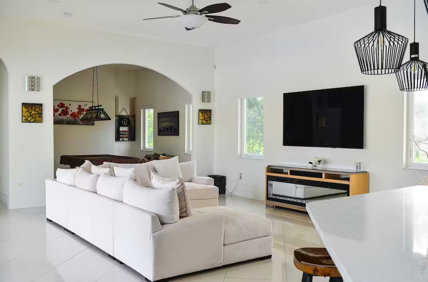 Welcome To Casa Hibiscus, Your Private Tropical Escape In Miami! 4-bd, 4-baths - Everglades, FL