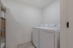 Interior - Sweetwater Links Lodge | Pet Friendly, Ideal Beach Resort & Game Room! (Garden City)