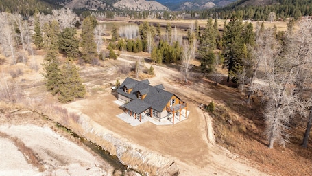 Exterior. Beautiful 4-bedroom cabin in Featherville, Idaho.