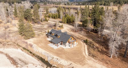 Beautiful 4-bedroom cabin in Featherville, Idaho.