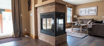 Beautiful 4-bedroom cabin in Featherville, Idaho.