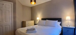 Iron/ironing board, Internet, bed sheets - Modern Central 1BDR At St Stephen Green (Dublin 2)