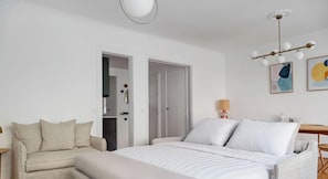 2 bedrooms, desk, iron/ironing board, travel cot - Luxury apartment 2BDR/6P - Arc de Triomphe (Paris)
