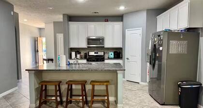 Modern 3BR Baytown Home Near I-10, 20min from Downtown Houston
