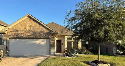 Modern 3BR Baytown Home Near I-10, 20min from Downtown Houston