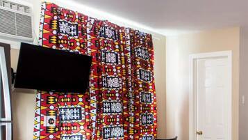 Iron/ironing board, Internet, bed sheets