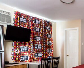 Iron/ironing board, internet, bed sheets