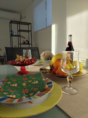 Interior - Greece, Athens Riviera·Private summer house ,garden ·5 guests·Steps from the Sea (Kalivia Thorikou)