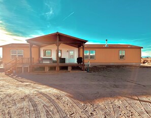 Exterior - Elegant Country Home w/4 Bedrooms and Large Patio (Alamosa)