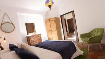 2 slaapkamers, een strijkplank/strijkijzer, gratis wifi, beddengoed