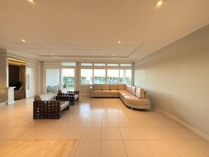 Interior - Cozy house, beachfront, sea view, view of Rocas Island. (Armação dos Búzios)