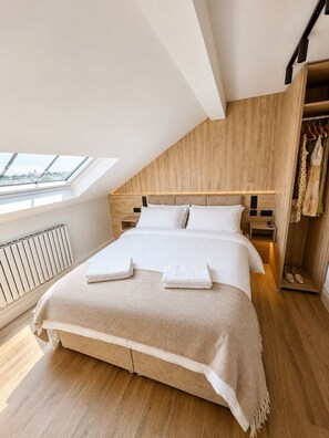2 bedrooms, desk, iron/ironing board, WiFi - East Parade Collection, The Penthouse (North Yorkshire)
