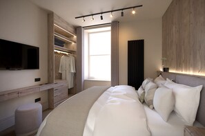 Desk, iron/ironing board, WiFi, bed sheets