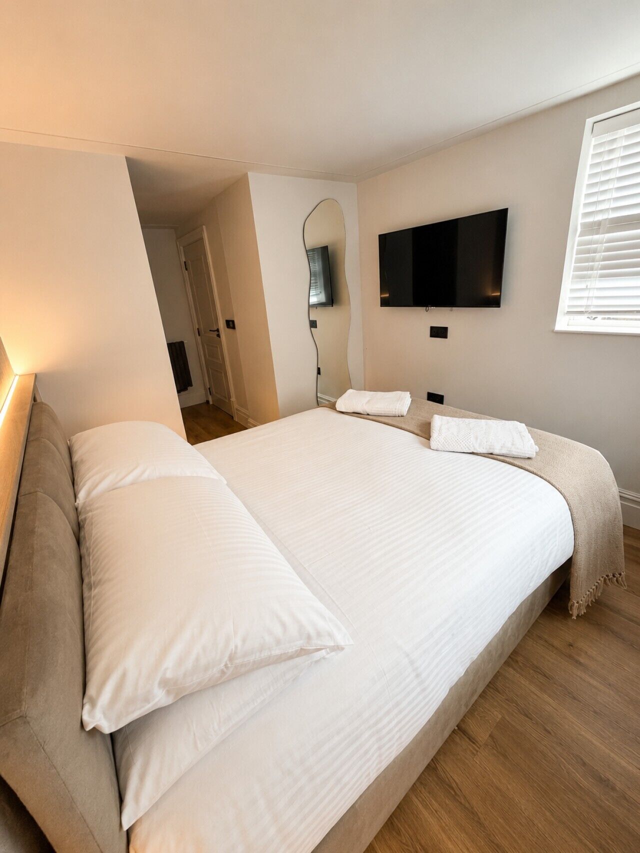 1 bedroom, desk, iron/ironing board, WiFi