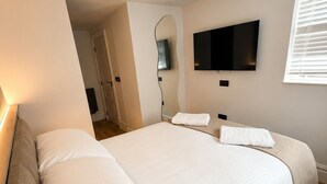 1 室のベッドルーム、デスク、アイロン / アイロン台、WiFi