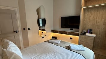 1 bedroom, desk, iron/ironing board, WiFi
