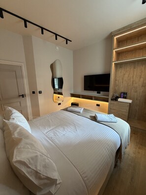 1 bedroom, desk, iron/ironing board, WiFi - East Parade Collection, Opaz House Flat 2 (North Yorkshire)