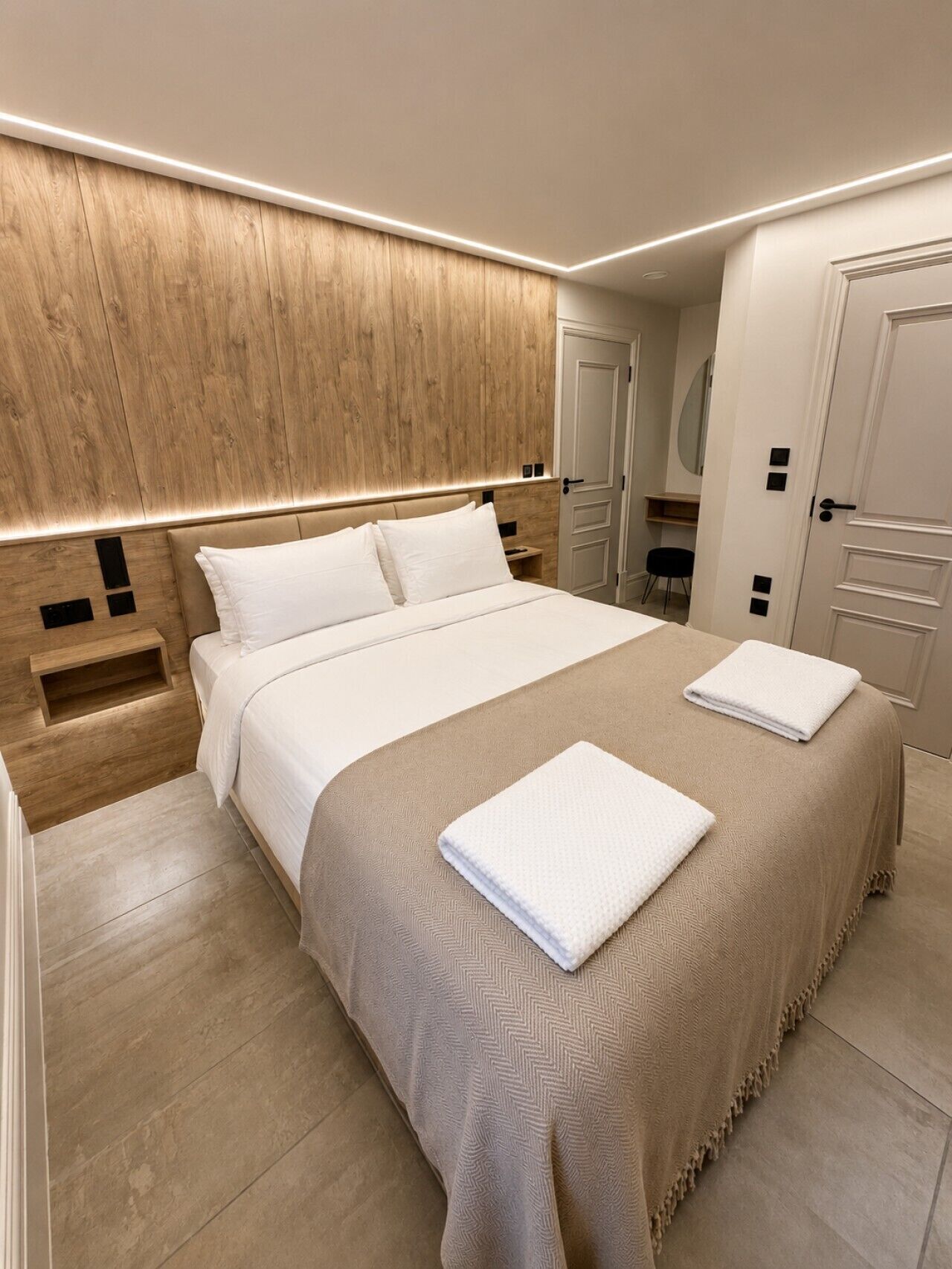 2 bedrooms, desk, iron/ironing board, WiFi