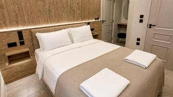 2 bedrooms, desk, iron/ironing board, WiFi
