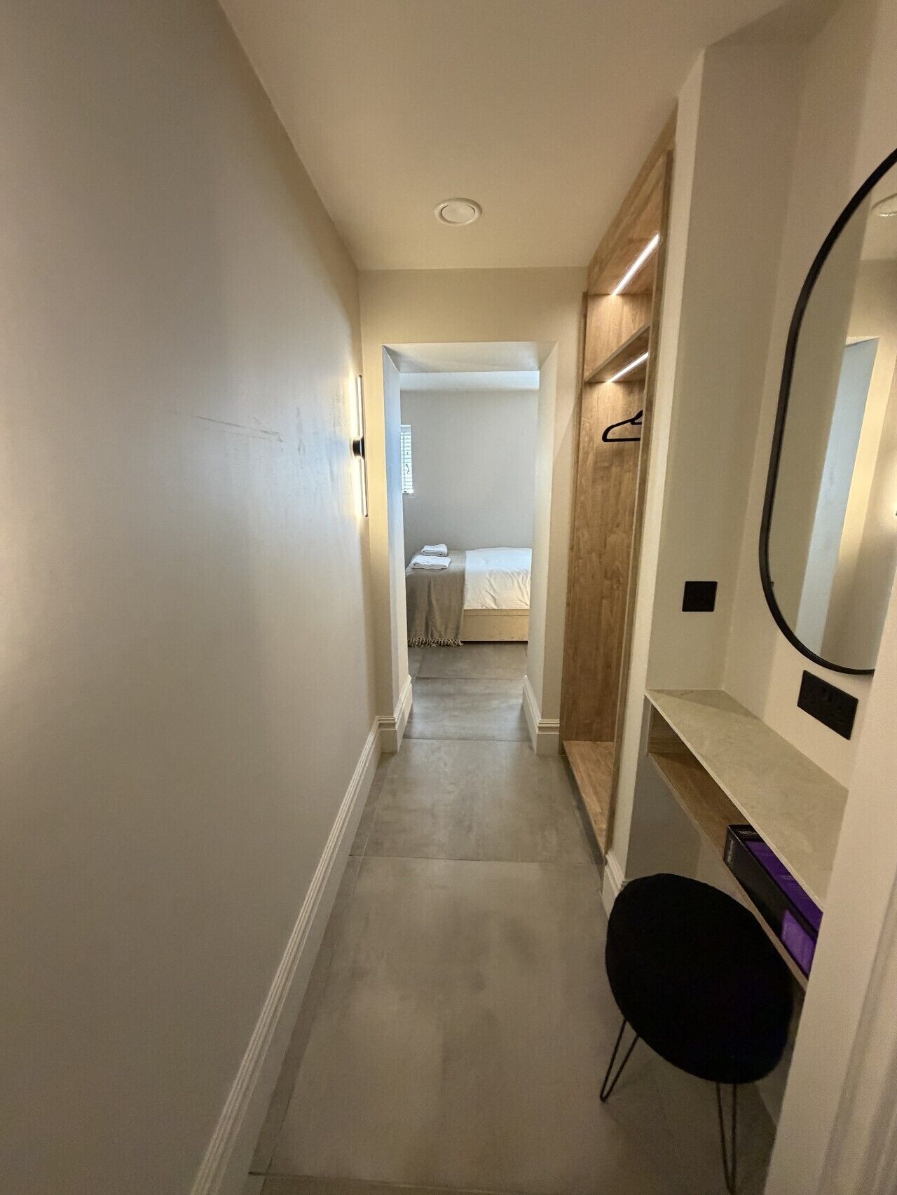 2 habitaciones, escritorio, tabla de planchar con plancha y wifi 