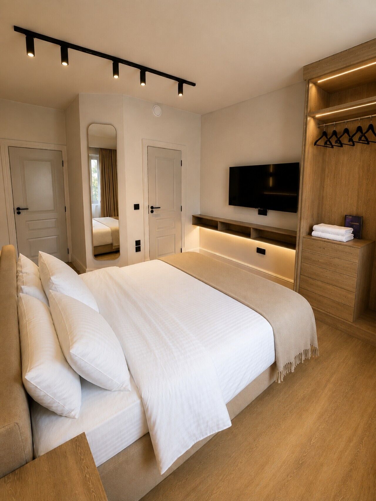 3 bedrooms, desk, iron/ironing board, WiFi