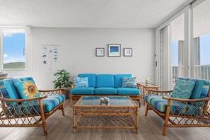 32-inch flat-screen TV with digital channels - Dos Marinas by Otium (Fajardo)