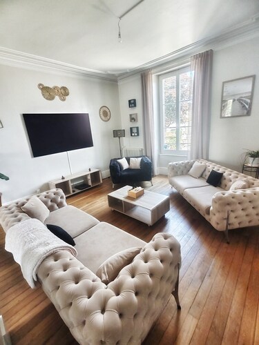 Le Cocon Nivernais, family home 14pers, swimming pool, spa and playground