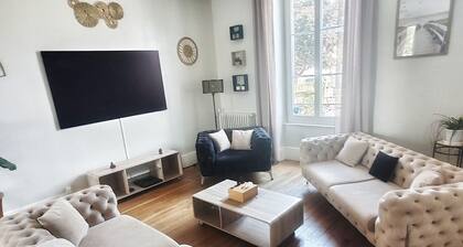 Le Cocon Nivernais, family home 14pers, swimming pool, spa and playground