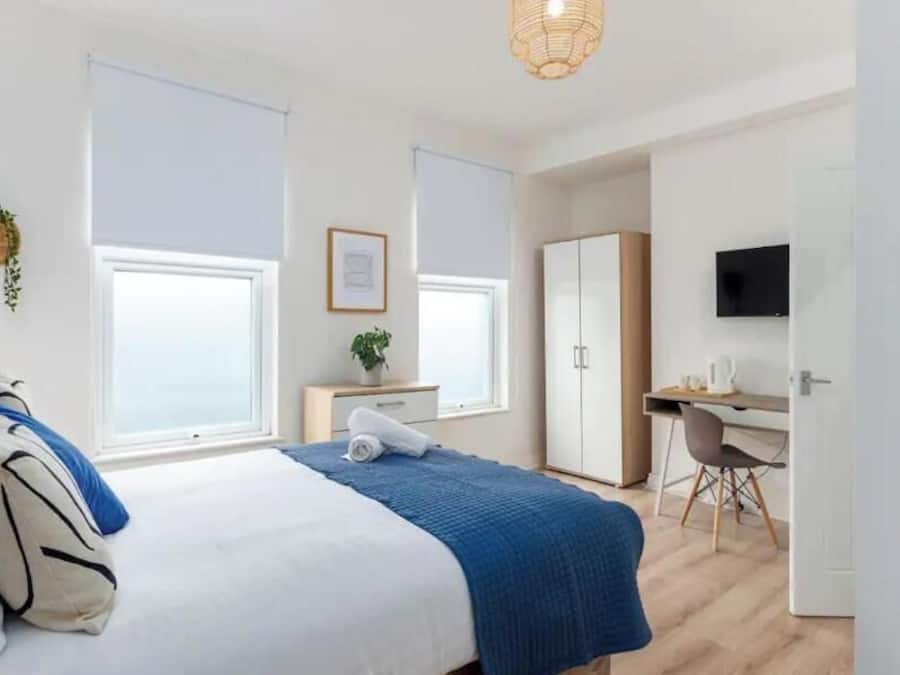 Een laptopwerkplek, gratis wifi