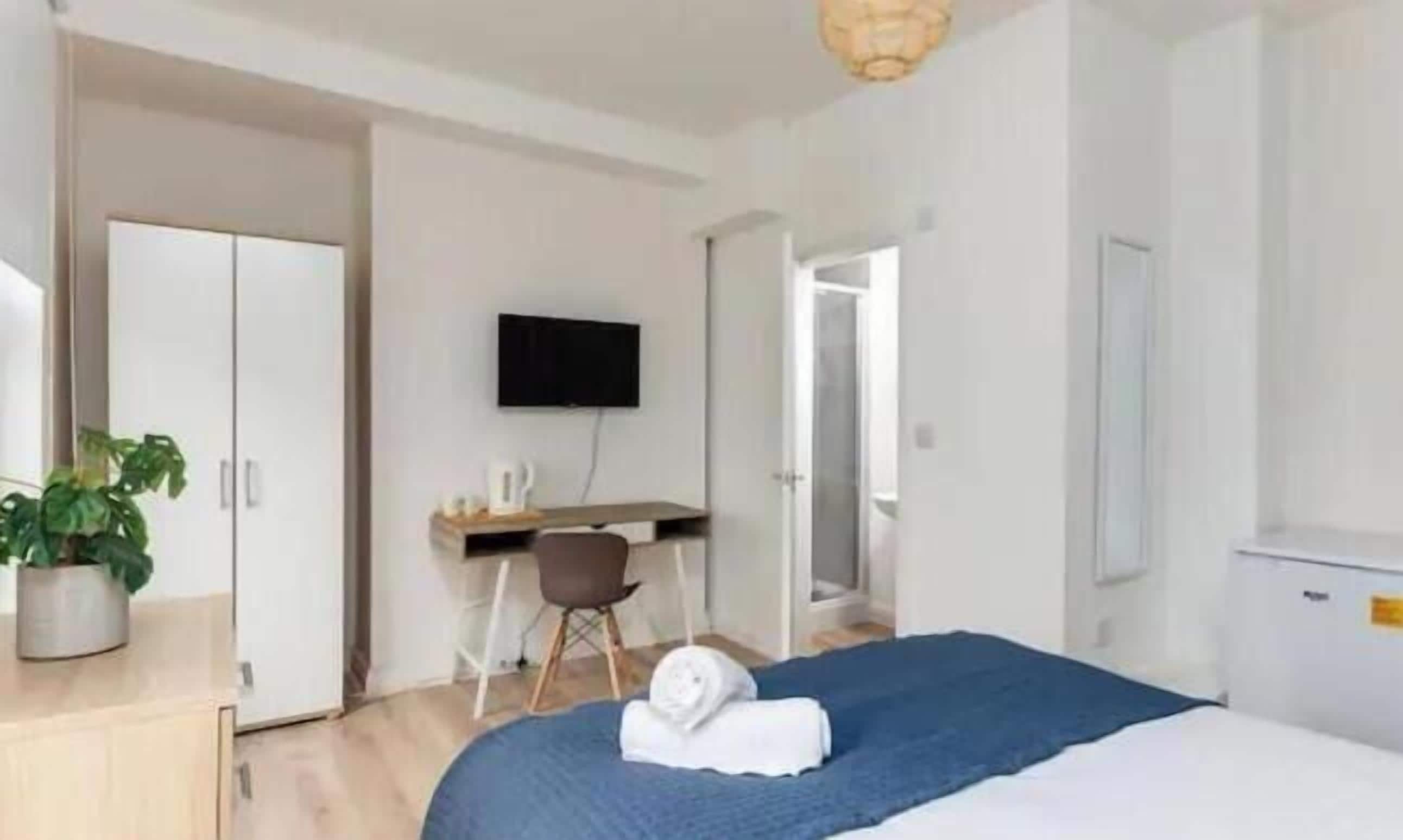 Laptop workspace, free WiFi