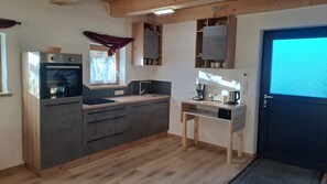 Frigorifero, forno, piano cottura, lavastoviglie