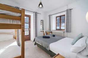 Triple Room | Free WiFi - Chalet Auberge Les Mélèzes (Tignes)