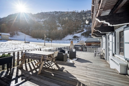 Restaurante al aire libre. Chalet Auberge Les Mélèzes