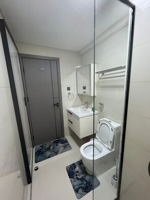 Handtücher, Seife, Toilettenpapier