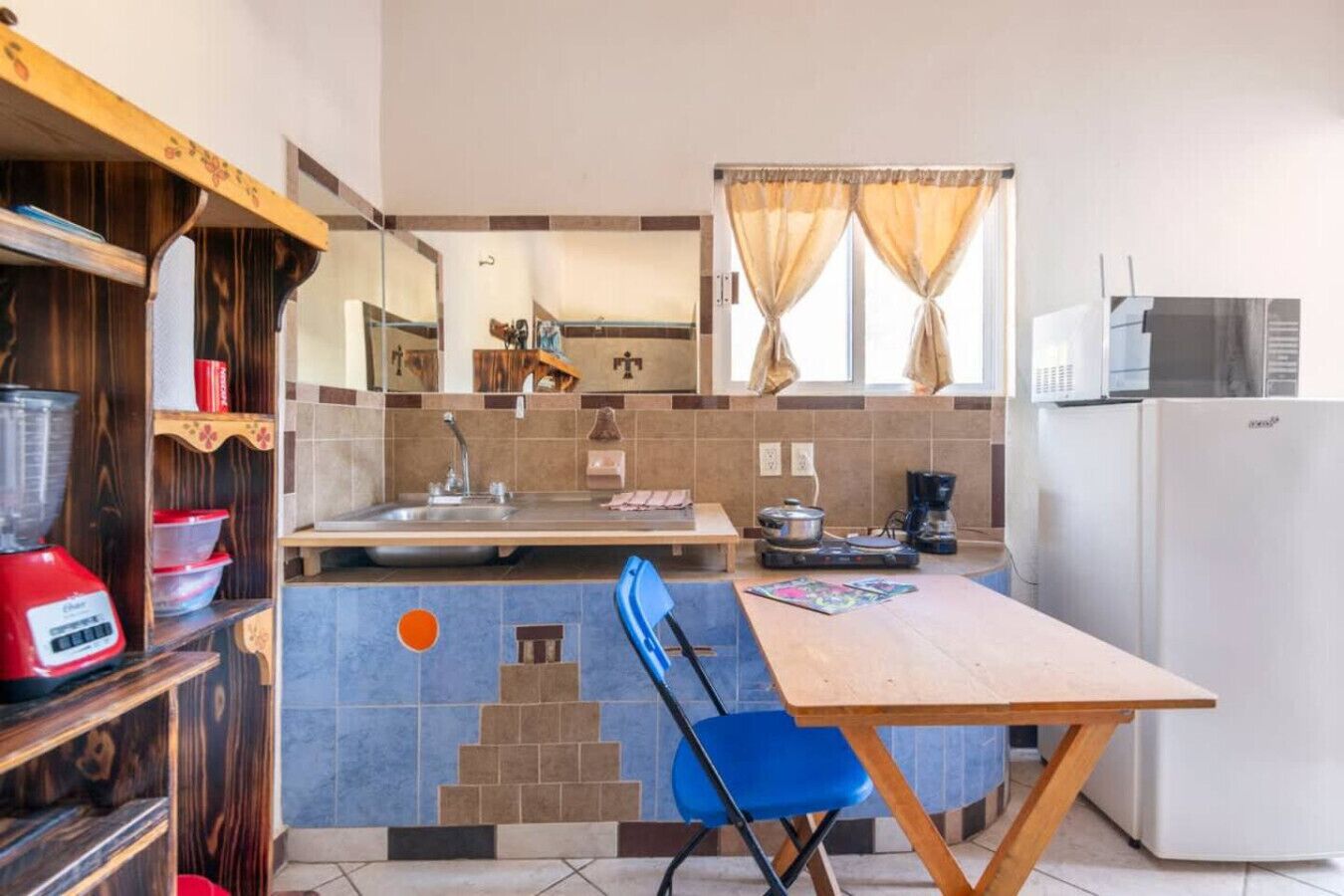 Mikrobølgeovn, kaffetrakter/tekoker og brødrister