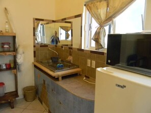 Microwave, coffee/tea maker, toaster