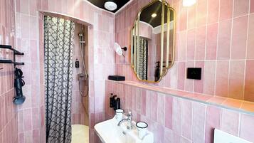 Deluxe-Doppel- oder -Zweibettzimmer | Badezimmer