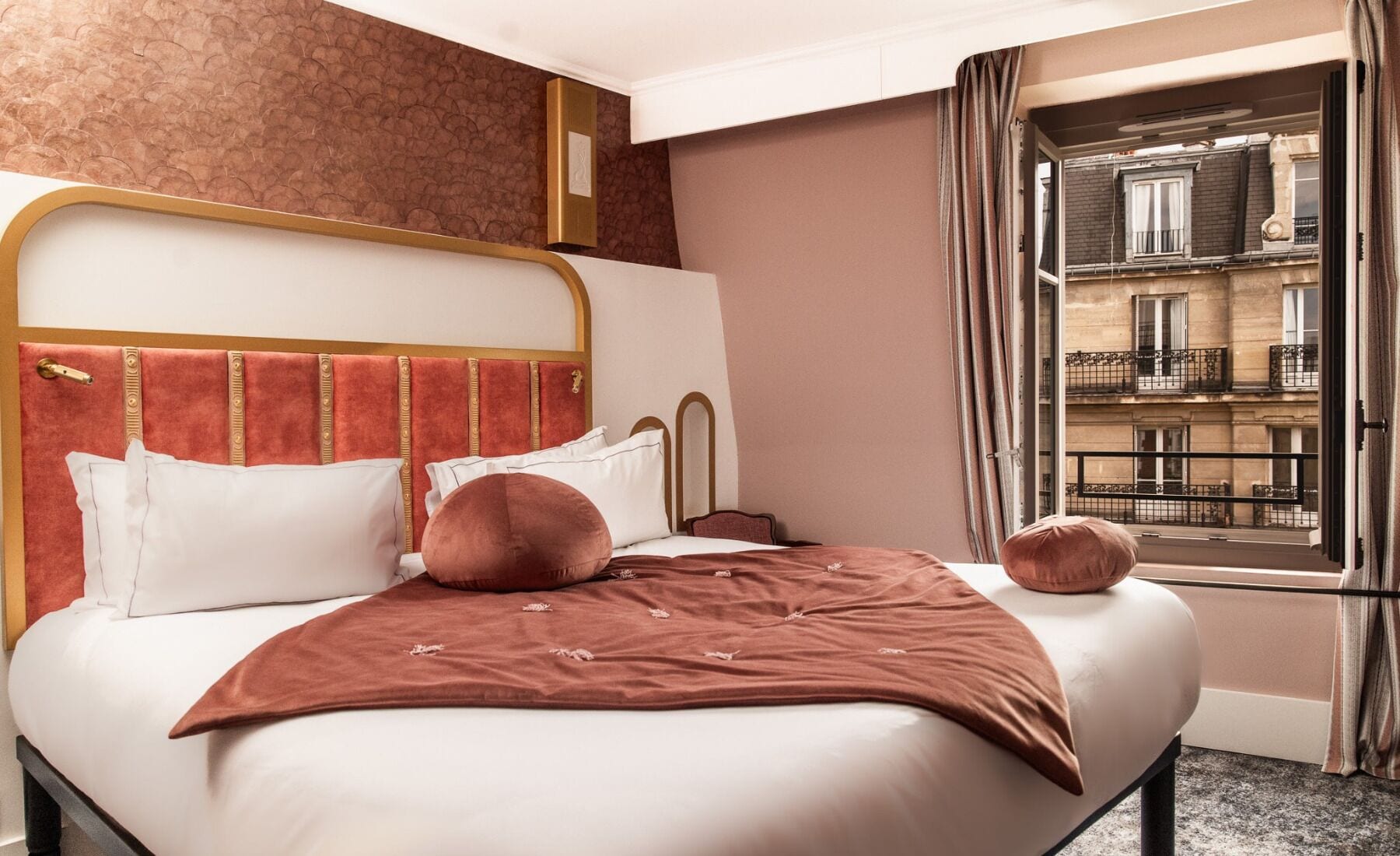 Premium Double or Twin Room | In-room safe, desk, blackout drapes, iron/ironing board