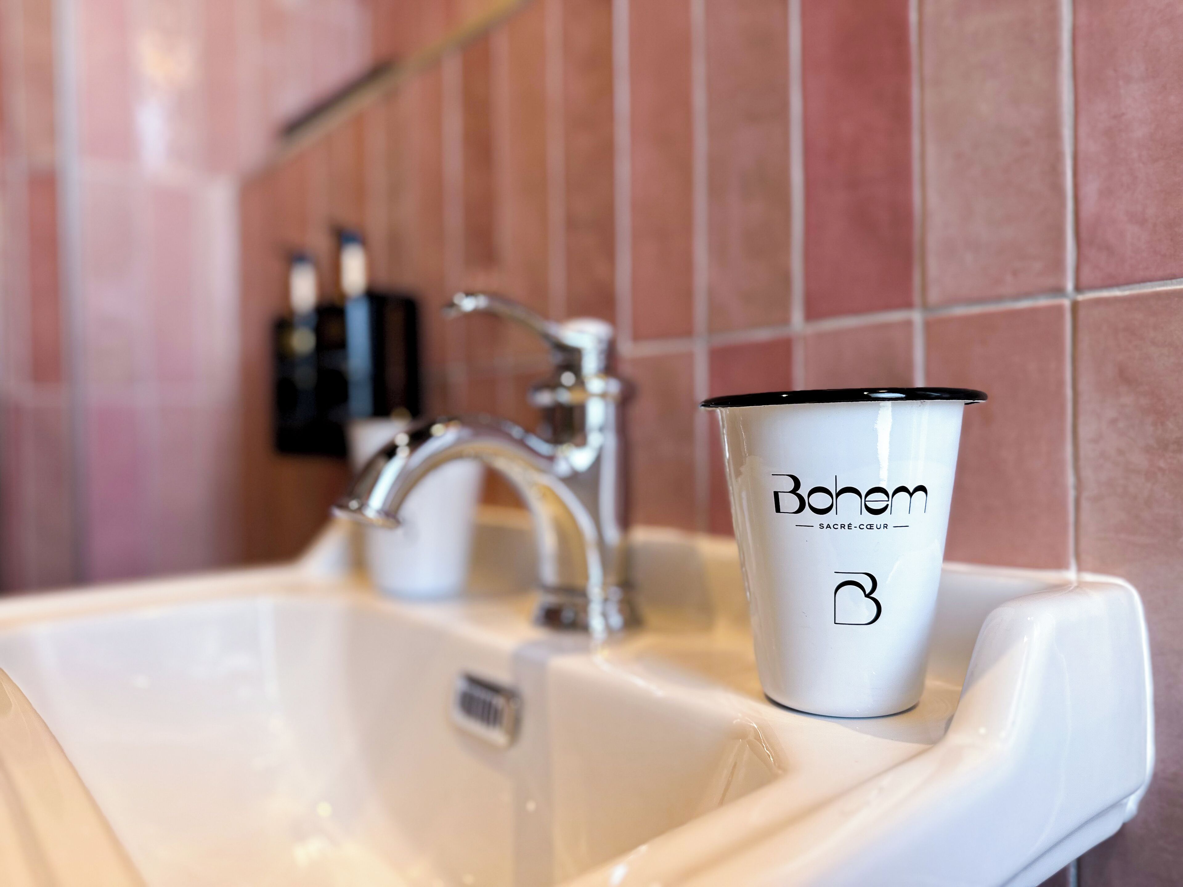 Habitación Deluxe con 1 cama matrimonial o 2 individuales | Baño | Secadora de cabello, pantuflas, toallas, jabón 