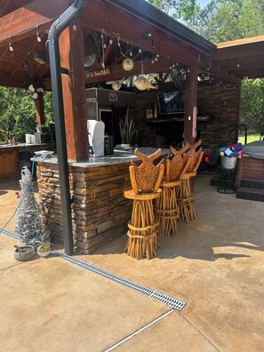 Terrace/patio - 3600 sq ft. Backyard oasis!hot tub, pool,outdoor kitchen,4 BR 3 baths, plus half (North Augusta)