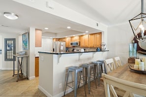 Condo, nhiều giường (SeaSpray East 625-Gulf Front) | Khu ăn uống