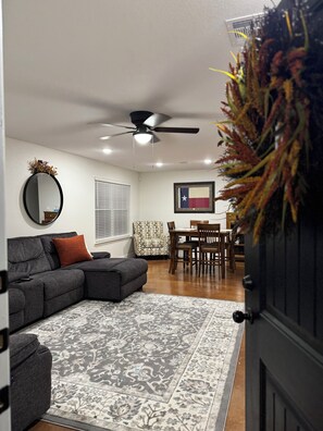 Smart TV - Peaceful neighborhood 3-bedroom home in charming Belton near UMHB and Temple (Belton)