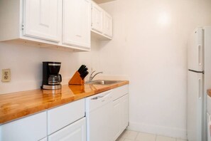 Fridge, coffee/tea maker - Stunning 1BR | Steps to Fenway! (Boston)