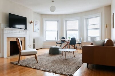 Stunning 1BR | Steps to Fenway!