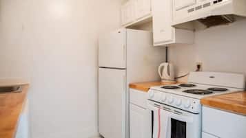 Refrigerador y cafetera y tetera