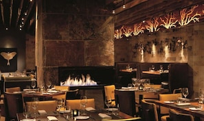 Dining - The Ritz-Carlton Club, Lake Tahoe 3 Bedroom Luxurious Residence (Truckee)