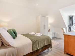 1 bedroom, iron/ironing board, free WiFi, bed sheets - Family - Central - Wifi - Parking - Sleeps 4 (Inverness)